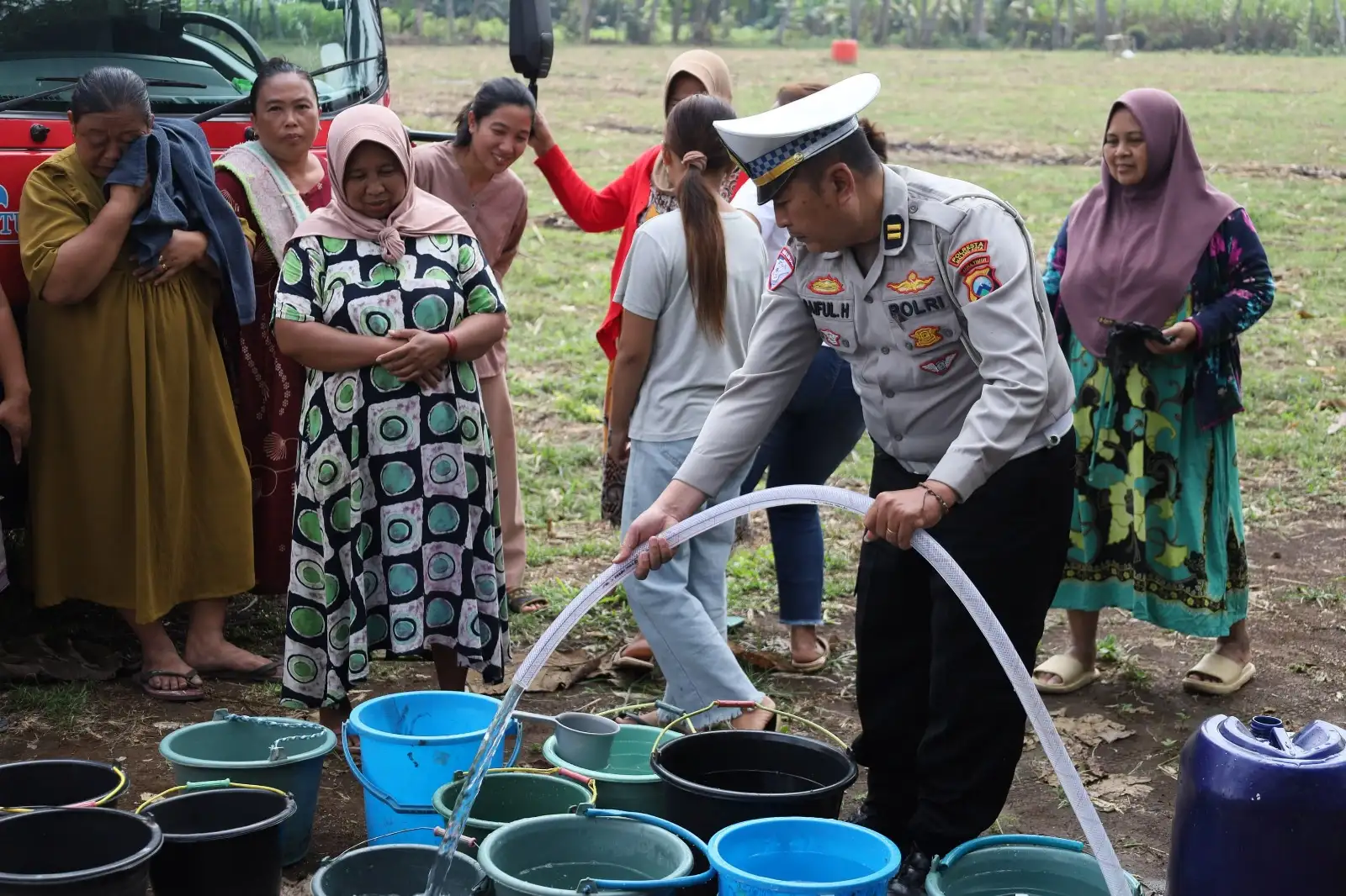 Jelang Hari Bhayangkara ke-80, Polresta Malang Kota Salurkan Air Bersih Untuk Warga Tlogowaru