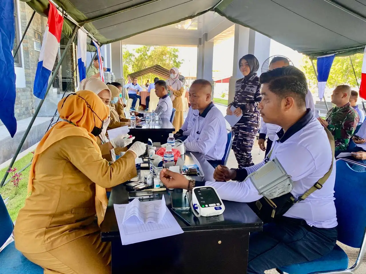 Peduli Kesehatan, Prajurit dan Jalasenastri Lanal Bintan Ikuti Skrining PTM dan Cek Kesehatan Gratis