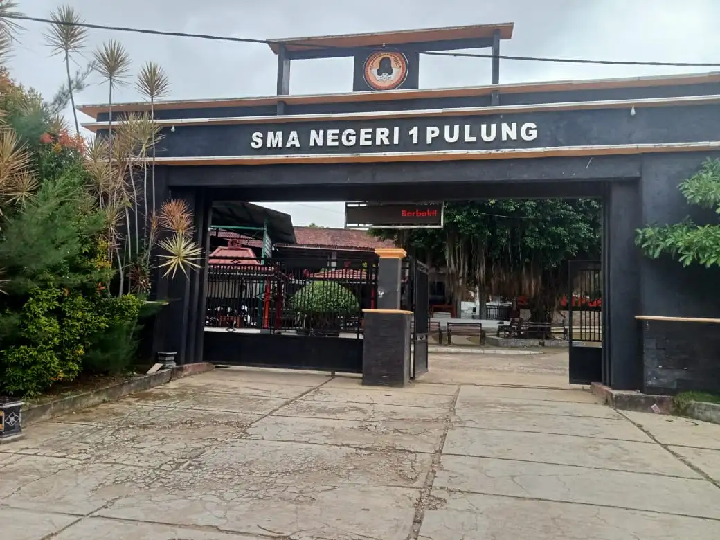 Gunakan Tangan Kotor Komite,Joko Wilis Putra Kepala Sekolah SMAN 1 Pulung Ponorogo  Dugaan Peras Wali Murid  Milyar Setahun